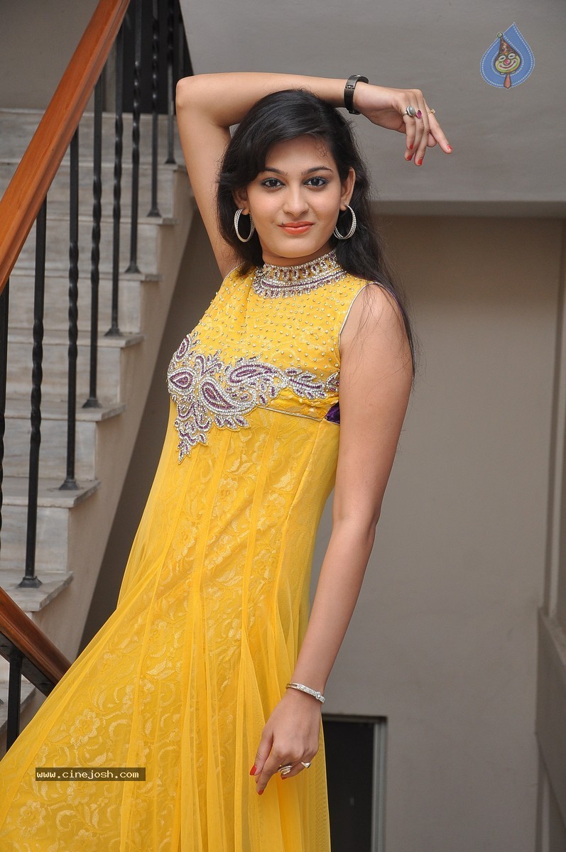 Swetha Jadhav Stills - 44 / 64 photos