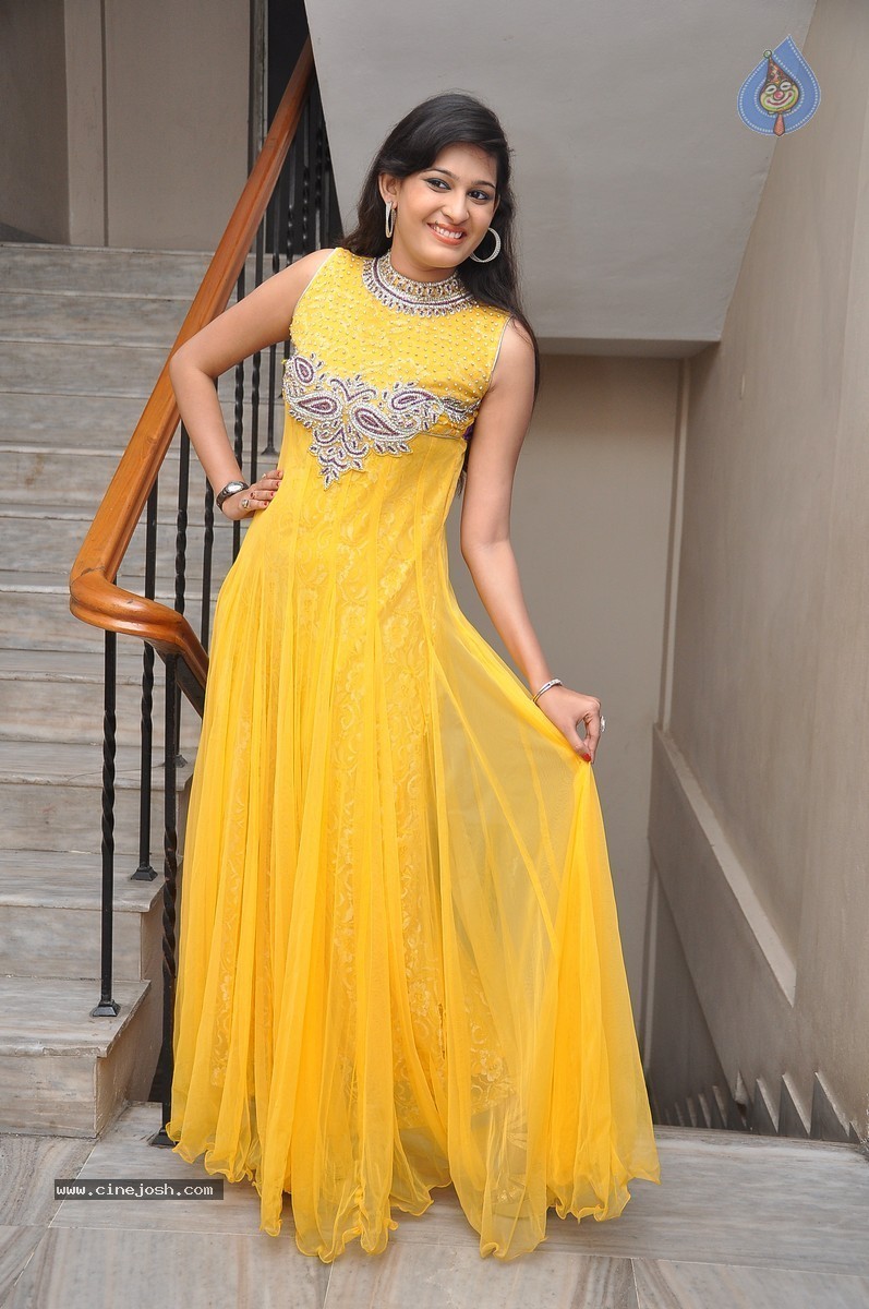 Swetha Jadhav Stills - 45 / 64 photos