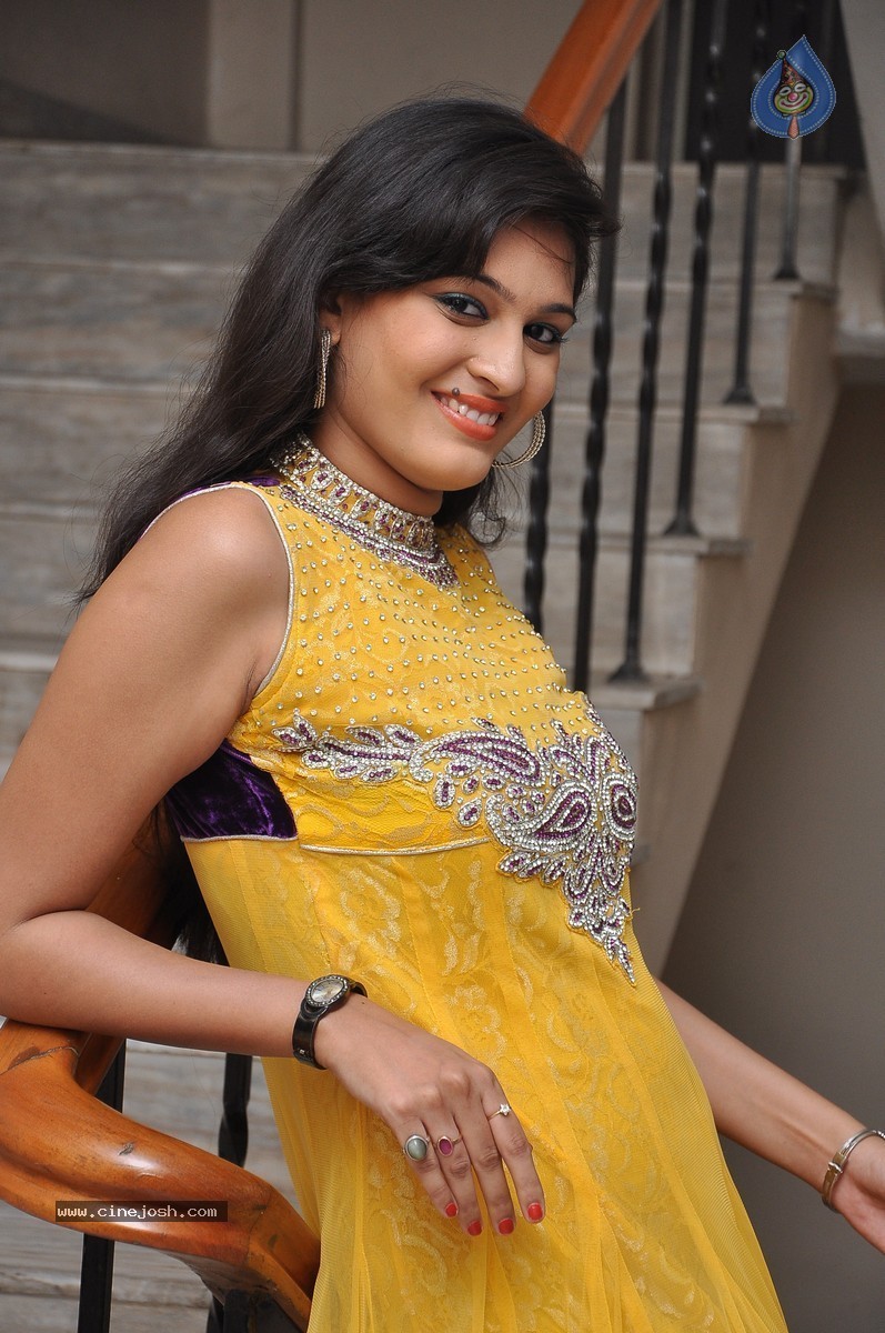 Swetha Jadhav Stills - 58 / 64 photos