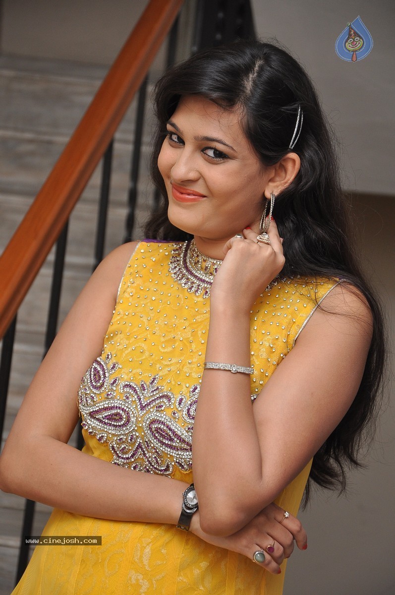 Swetha Jadhav Stills - 64 / 64 photos