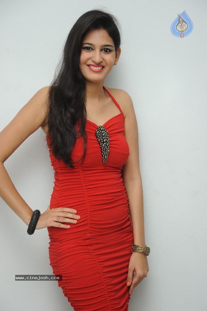 Swetha Jadhav Stills - 46 / 80 photos