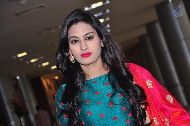 Swetha New Images - 20 / 21 photos