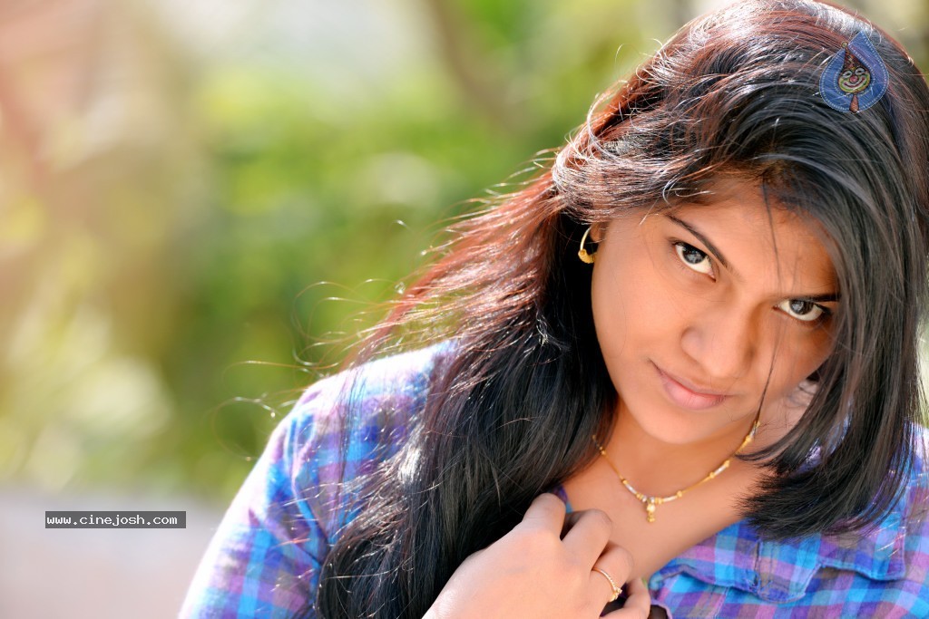 Swetha New Stills - 2 / 31 photos