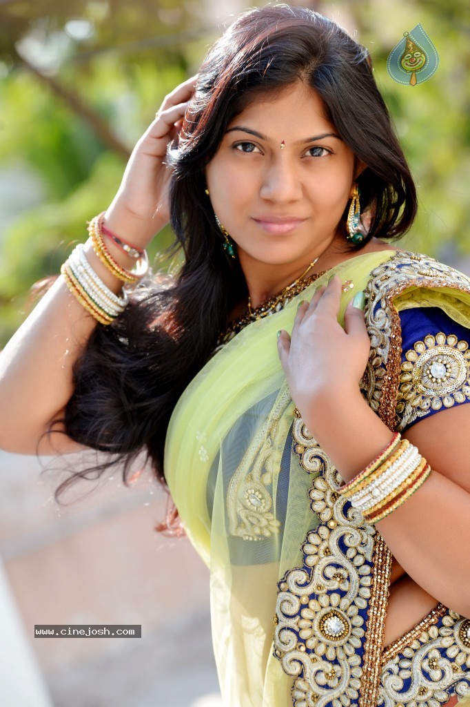 Swetha New Stills - 19 / 31 photos