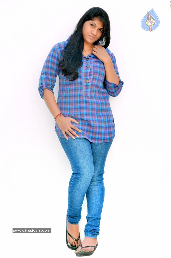 Swetha New Stills - 20 / 31 photos