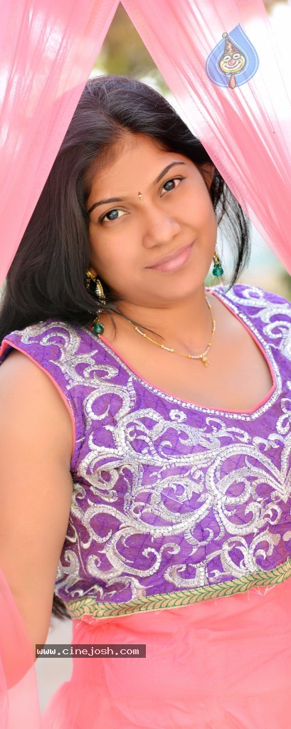 Swetha New Stills - 29 / 31 photos