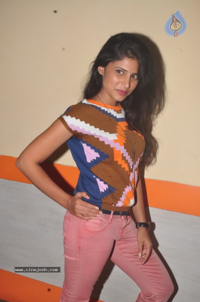 Swetha Pandit New Stills - 24 / 69 photos