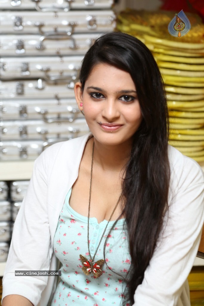 Swetha Stills - 4 / 45 photos