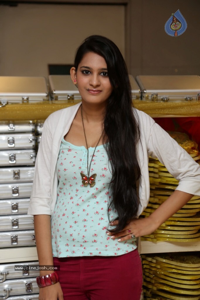 Swetha Stills - 14 / 45 photos