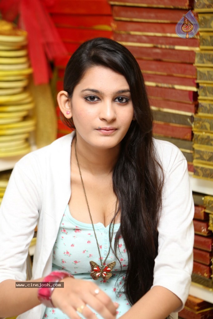 Swetha Stills - 19 / 45 photos