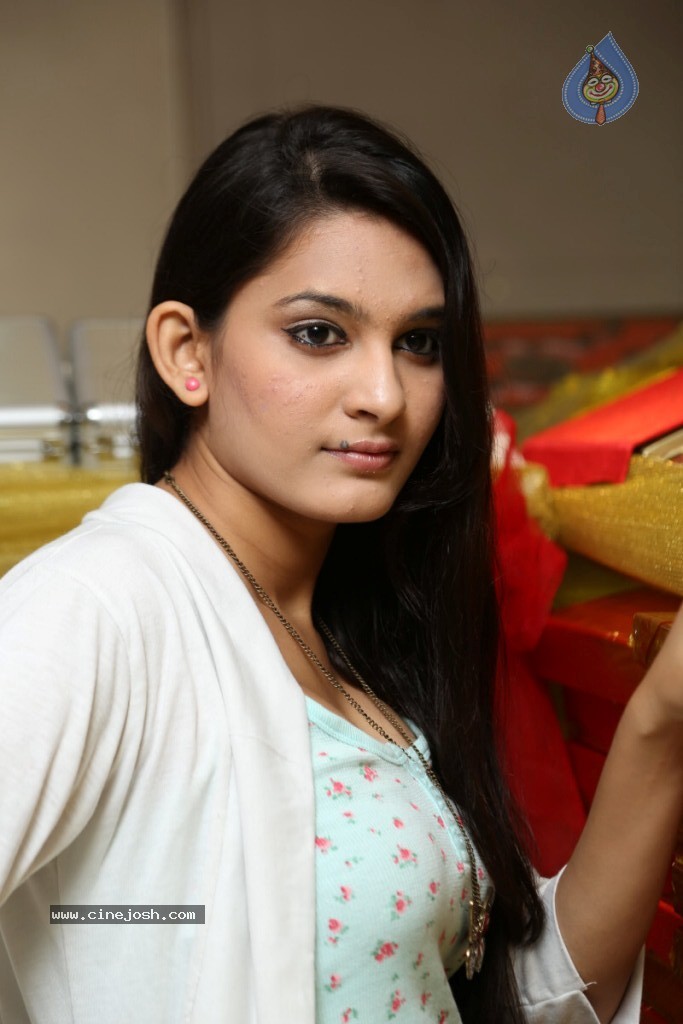 Swetha Stills - 31 / 45 photos