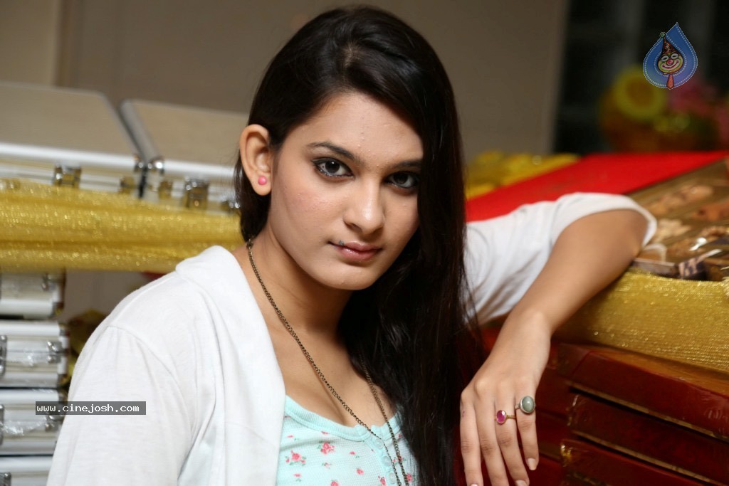 Swetha Stills - 32 / 45 photos