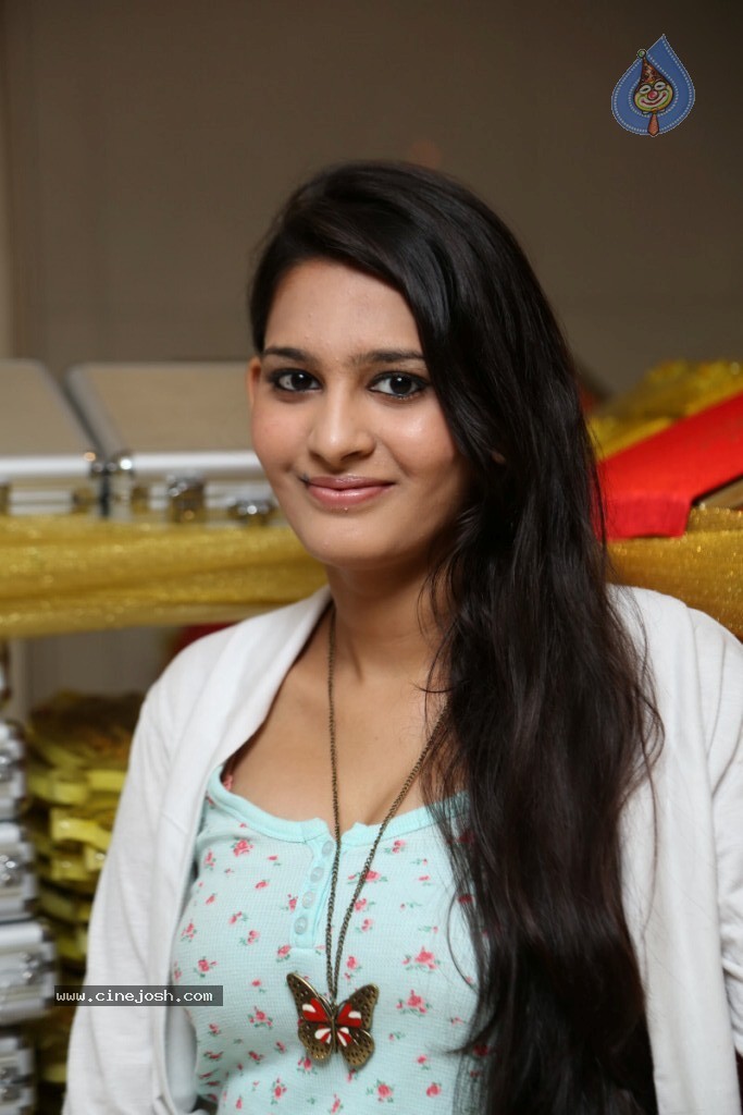 Swetha Stills - 34 / 45 photos