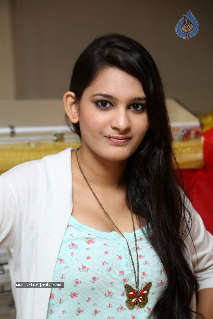 Swetha Stills - 42 / 45 photos