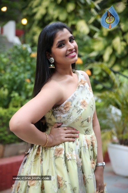 Syamala Gallery - 19 / 29 photos