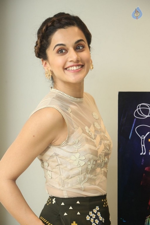 Taapsee Pannu Photos - 22 / 31 photos