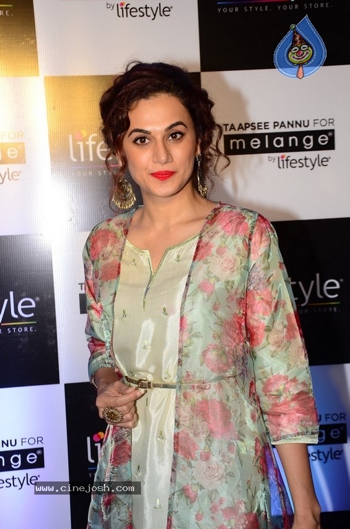 Taapsee Pannu Photos - 4 / 14 photos