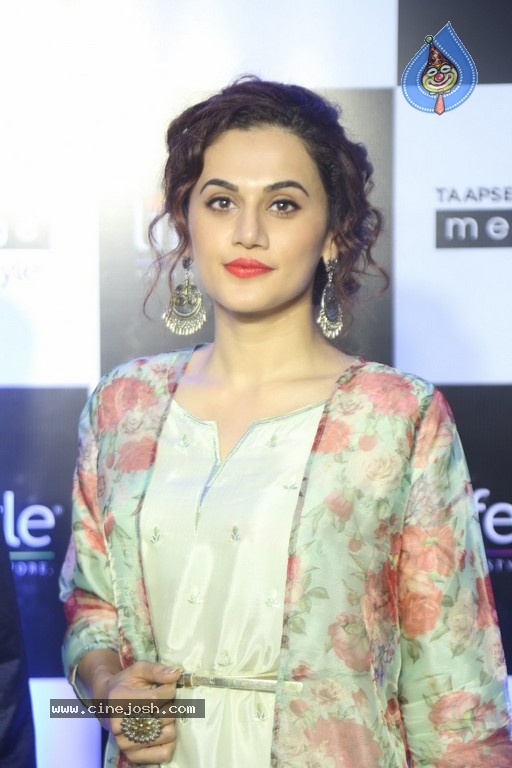 Taapsee Pannu Photos - 14 / 14 photos