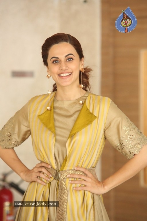 Taapsee Pannu Pictures - 10 / 21 photos