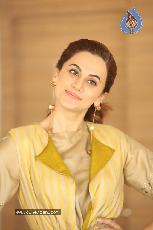 Taapsee Pannu Pictures - 18 / 21 photos