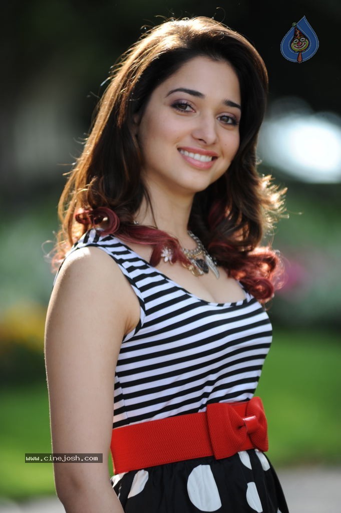 [Image: tamanna_hot_gallery_1910120904_039.jpg]