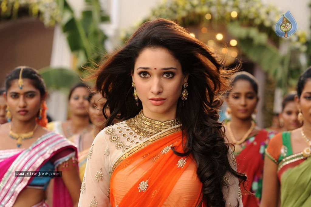 Tamanna Hot Stills - 20 / 41 photos