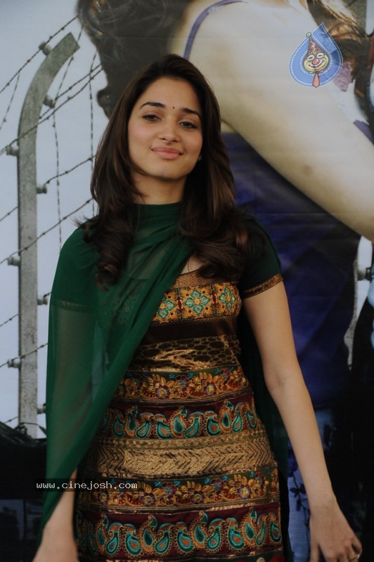 Tamanna Stills - Awara - 1 / 36 photos