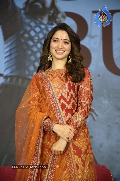 Tamannaah New Gallery - 8 / 21 photos