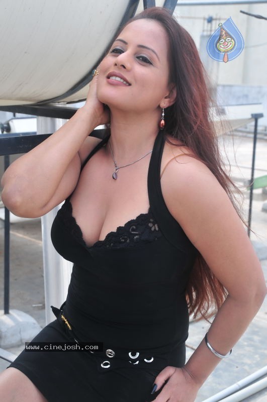 Tanisha Spicy Gallery - 88 / 127 photos