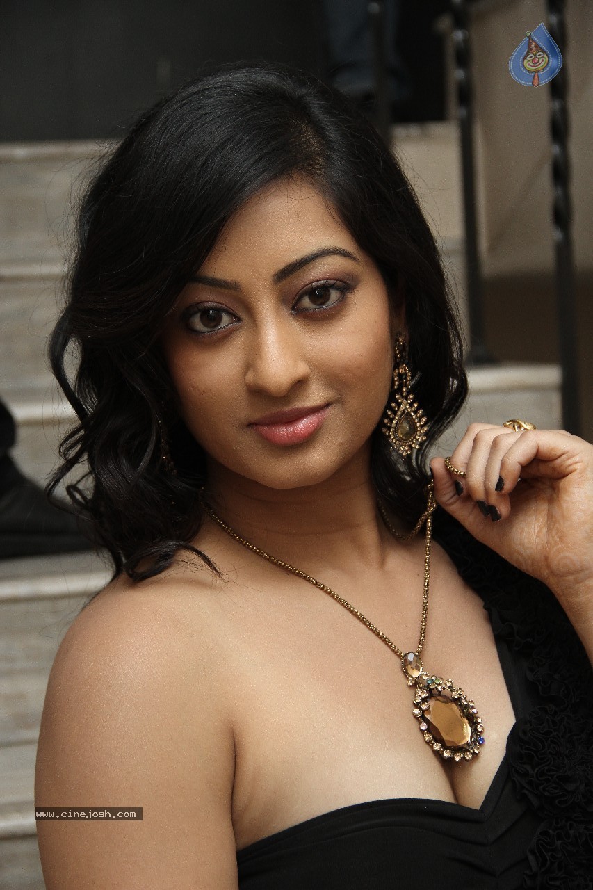 Tanishka Spicy Pics - 39 / 90 photos