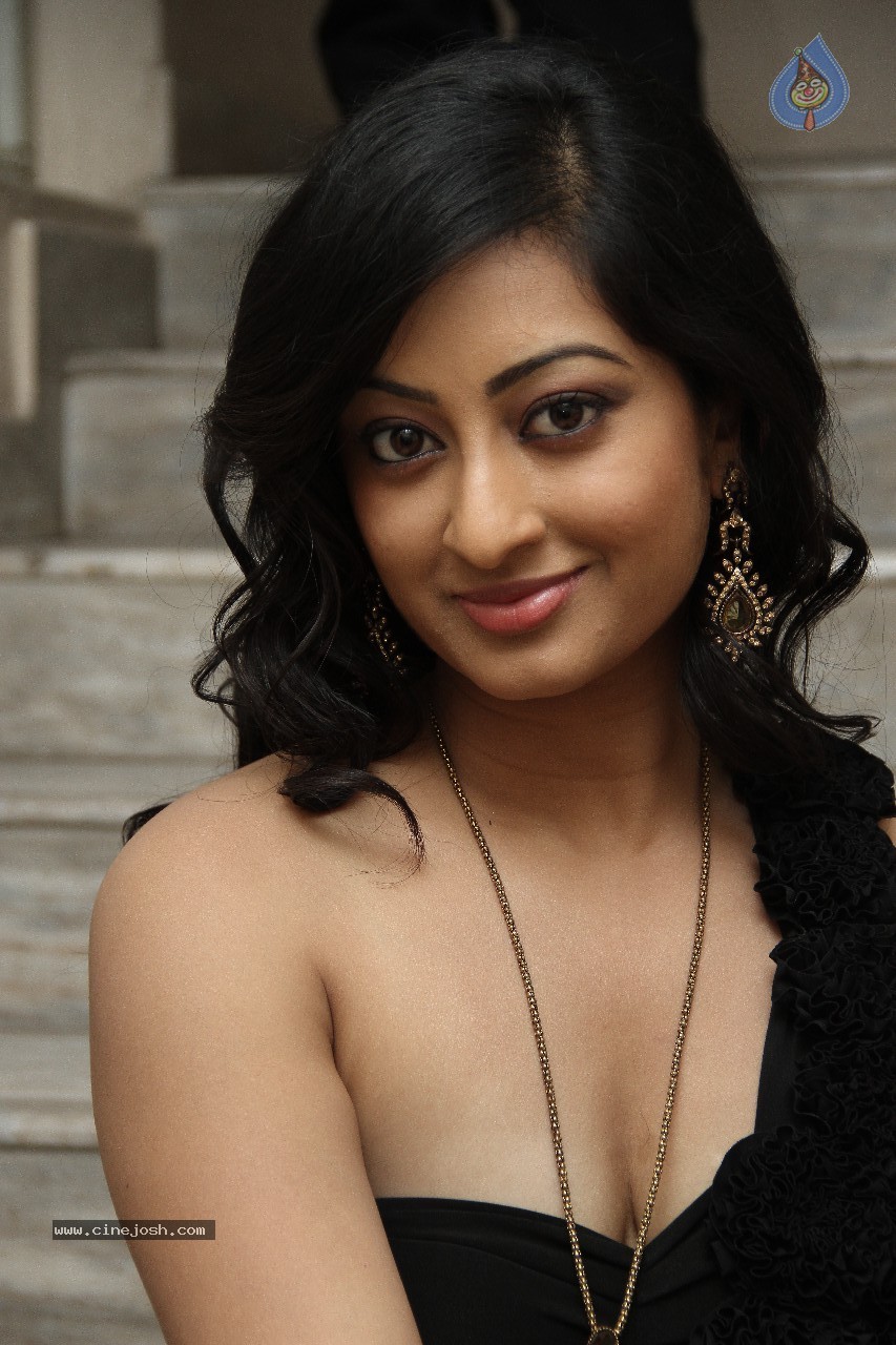 Tanishka Spicy Pics - 86 / 90 photos