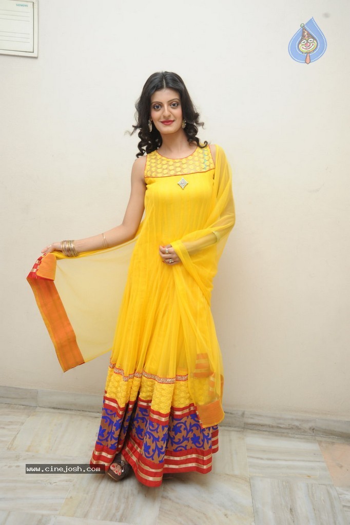 Tanishq Tiwari Stills - 26 / 92 photos