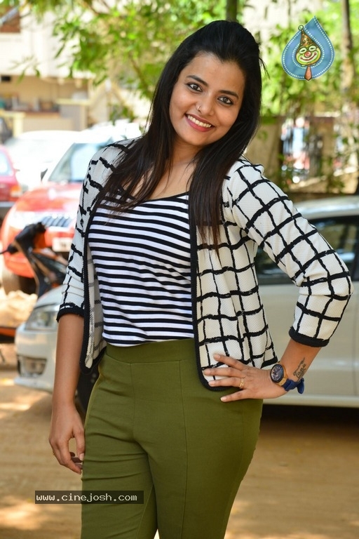 Tanusha New Pics - 7 / 15 photos