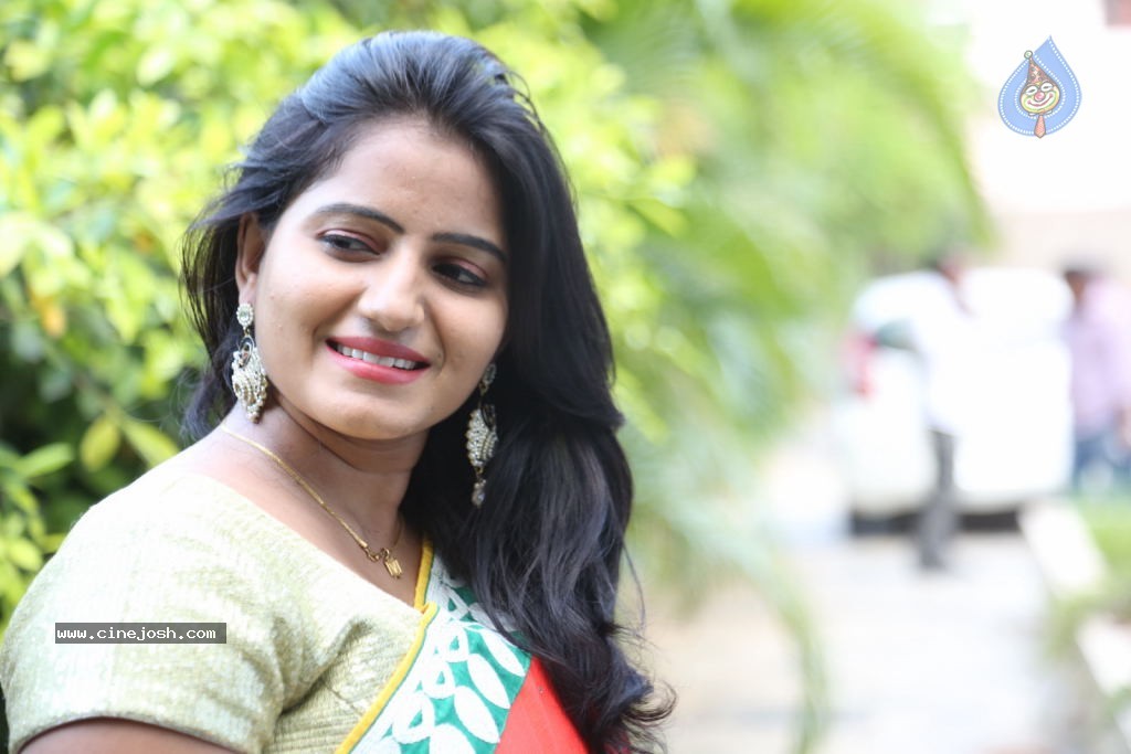 Tanusha Stills - 27 / 102 photos