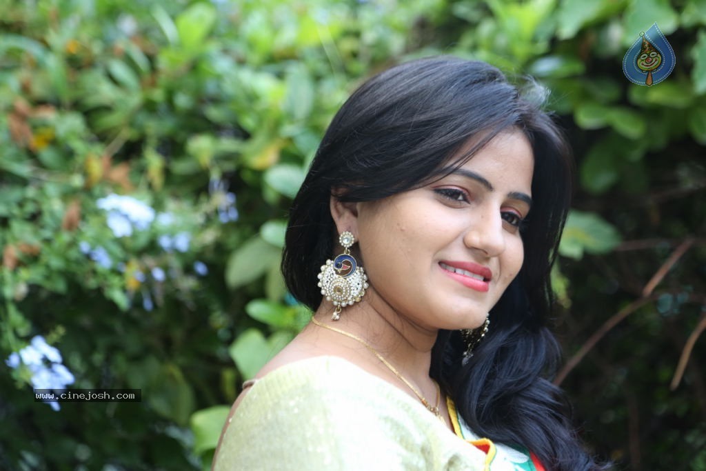 Tanusha Stills - 57 / 102 photos