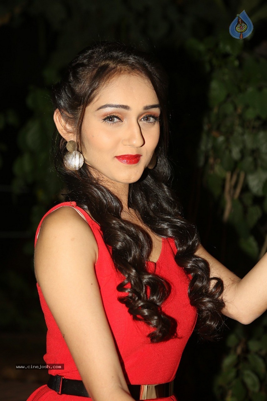 Tanya Sharma Stills - 23 / 70 photos