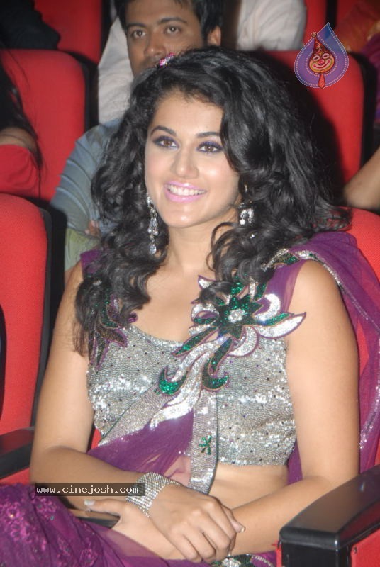 Tapsee Stills - 20 / 42 photos