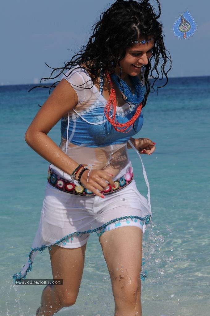 Tapsee Hot Gallery - 27 / 66 photos