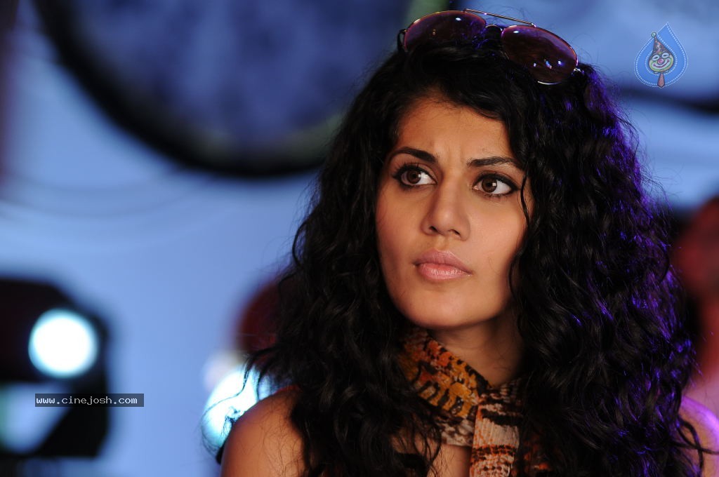 Tapsee Hot Gallery - 49 / 66 photos