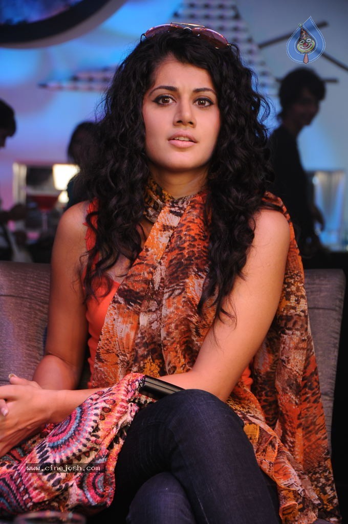 Tapsee Hot Gallery - 50 / 66 photos