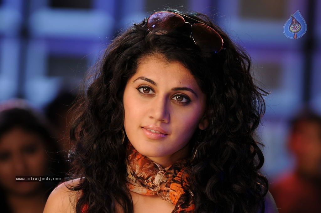 Tapsee Hot Gallery - 51 / 66 photos