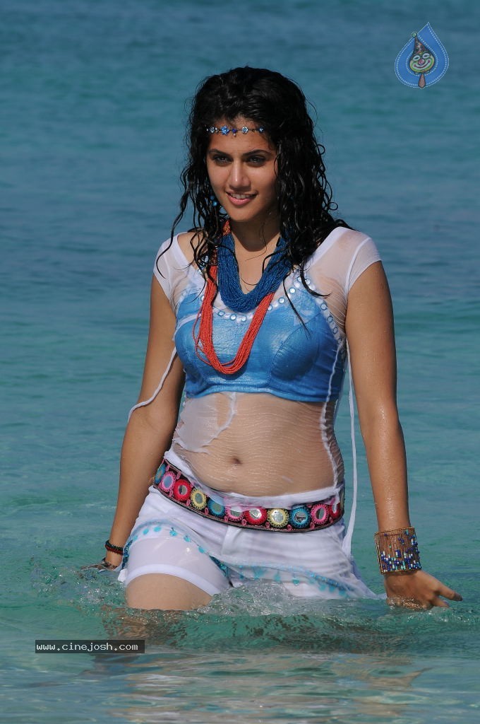 Tapsee Hot Gallery - 65 / 66 photos