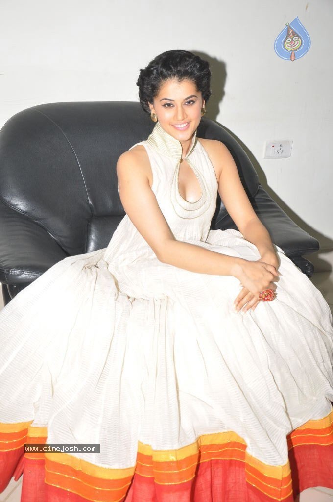 Tapsee Hot Photos - 13 / 48 photos