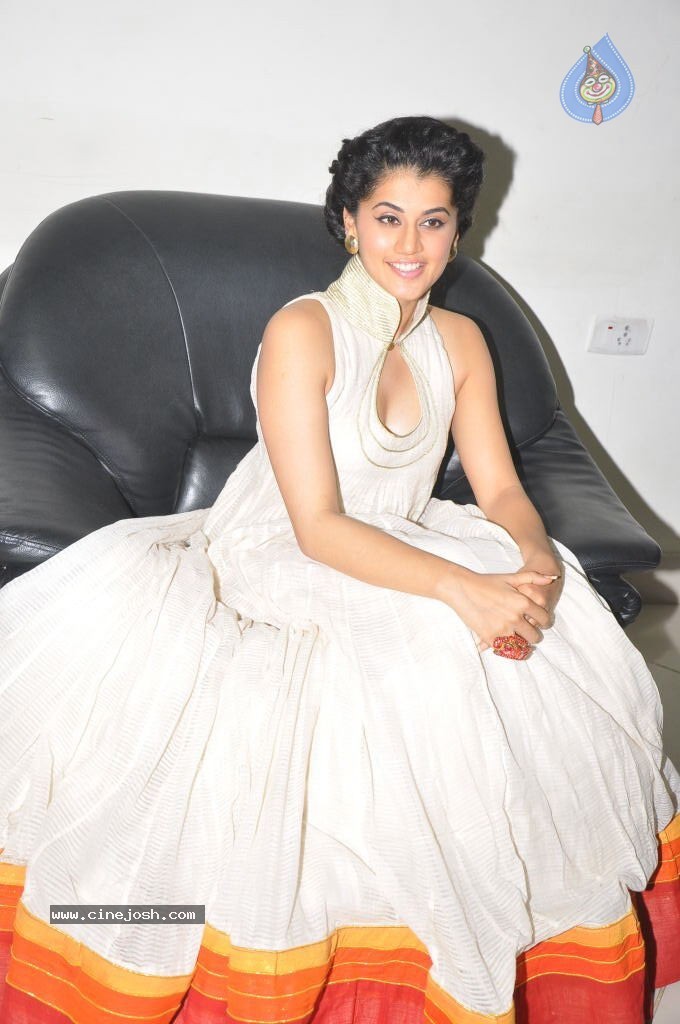 Tapsee Hot Photos - 32 / 48 photos