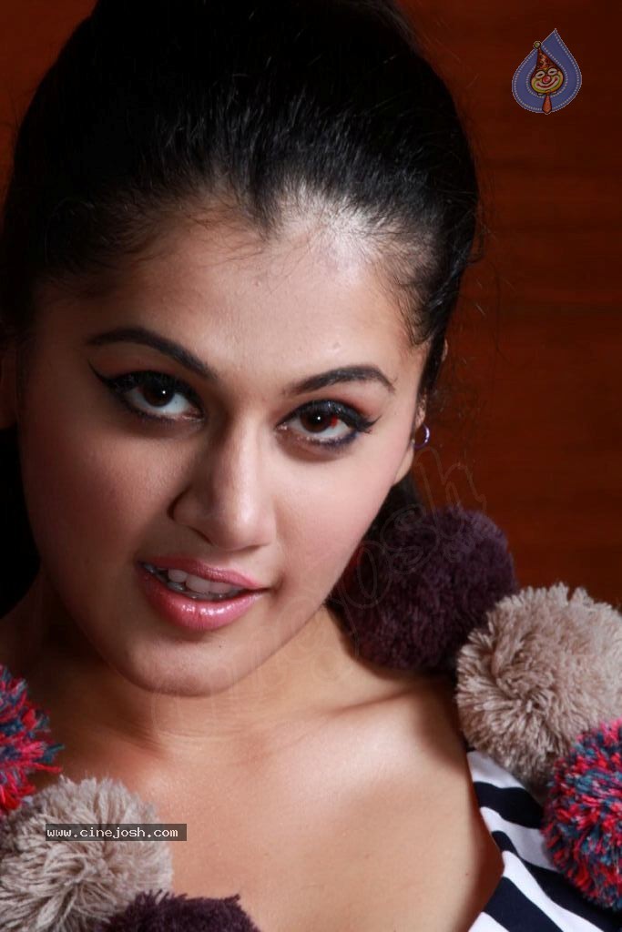 Tapsee Hot Stills - 5 / 112 photos