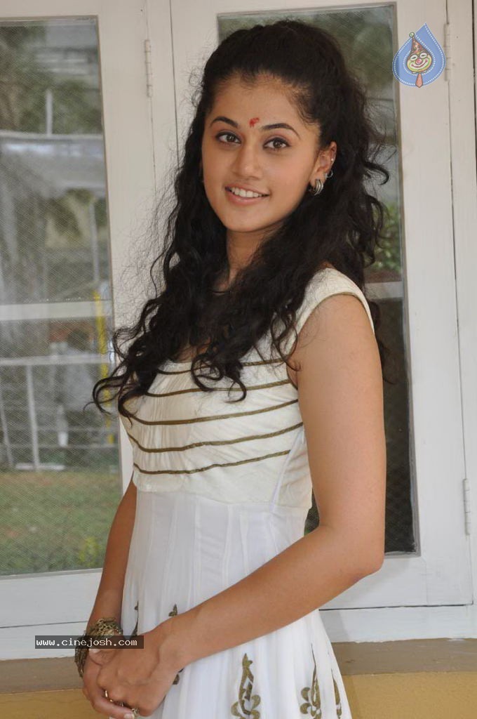 Tapsee Latest Photos - 23 / 65 photos