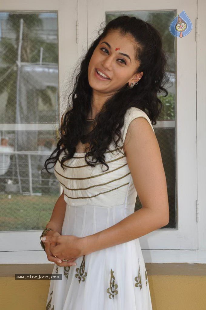 Tapsee Latest Photos - 28 / 65 photos