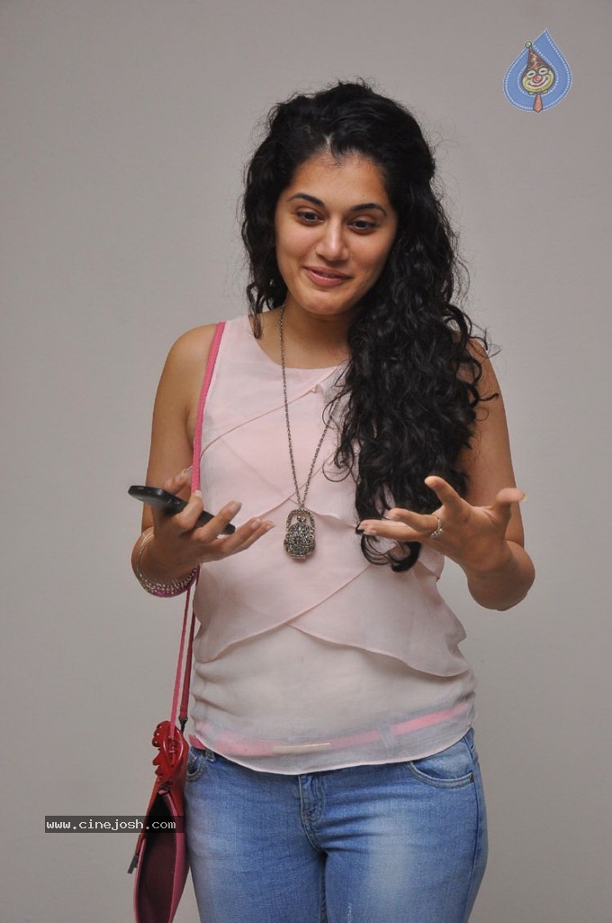 Tapsee Latest Pics Photo 5 Of 29