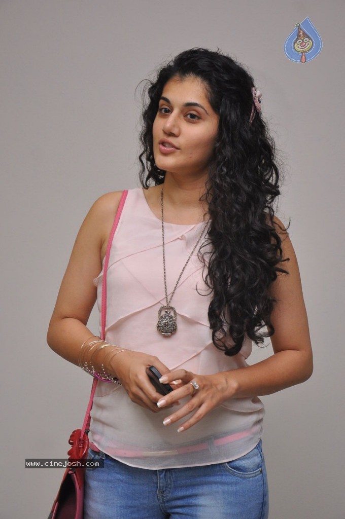 Tapsee Latest Pics - 14 / 29 photos