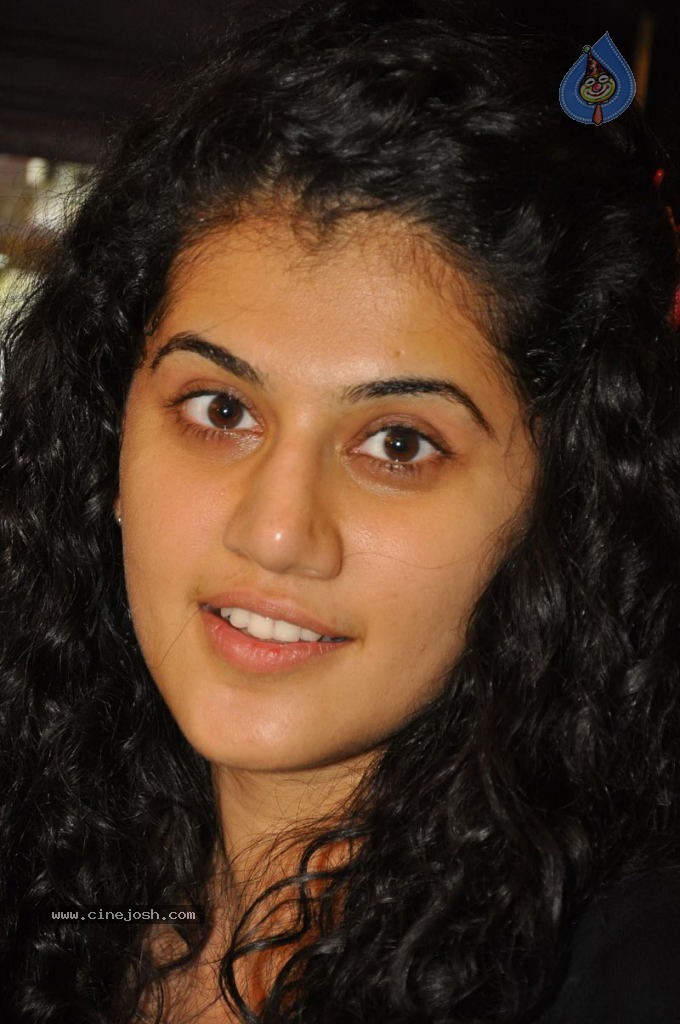 Tapsee Latest Stills - 37 / 72 photos